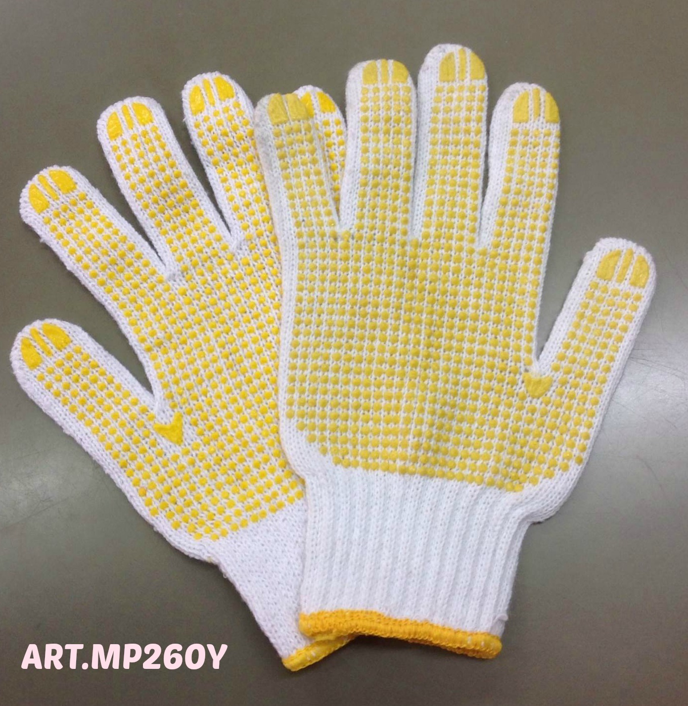 Dotted gloves main view
